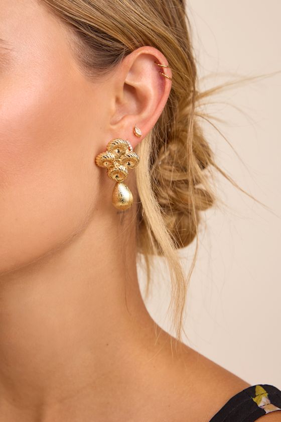 Quinny Gold Statement Earrings 1