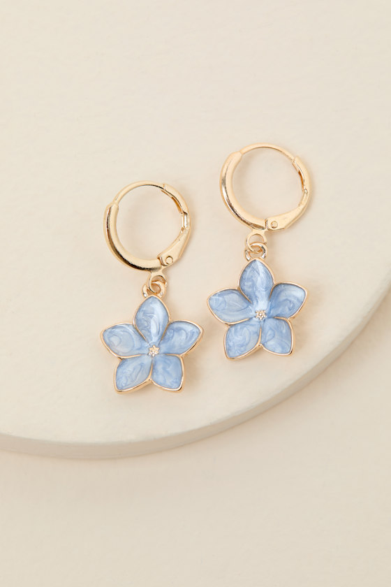 Reseda Light Blue Flower Charm Earrings 1