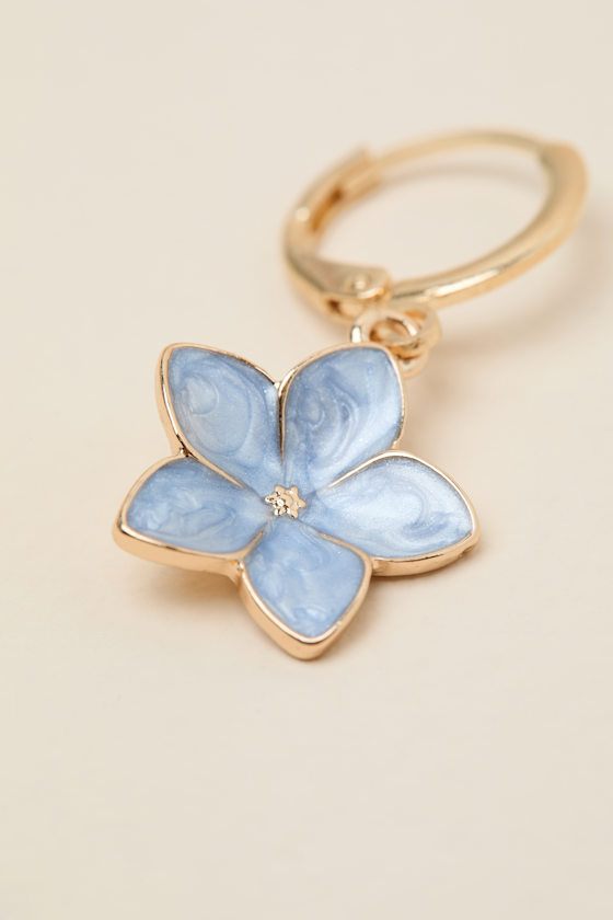 Reseda Light Blue Flower Charm Earrings - thumbnail 5