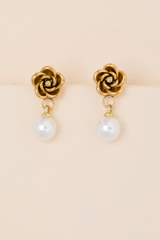 Britanna Gold Rose Pearl Stud Earrings 1