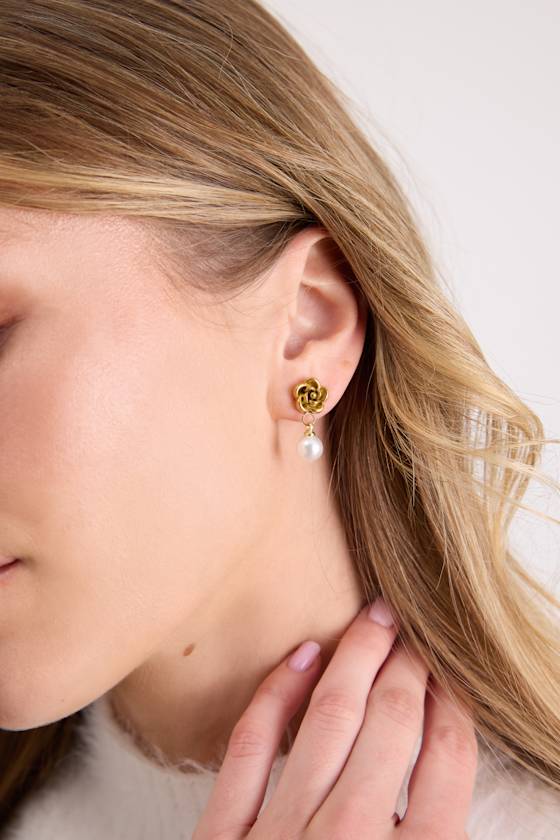 Britanna Gold Rose Pearl Stud Earrings 3