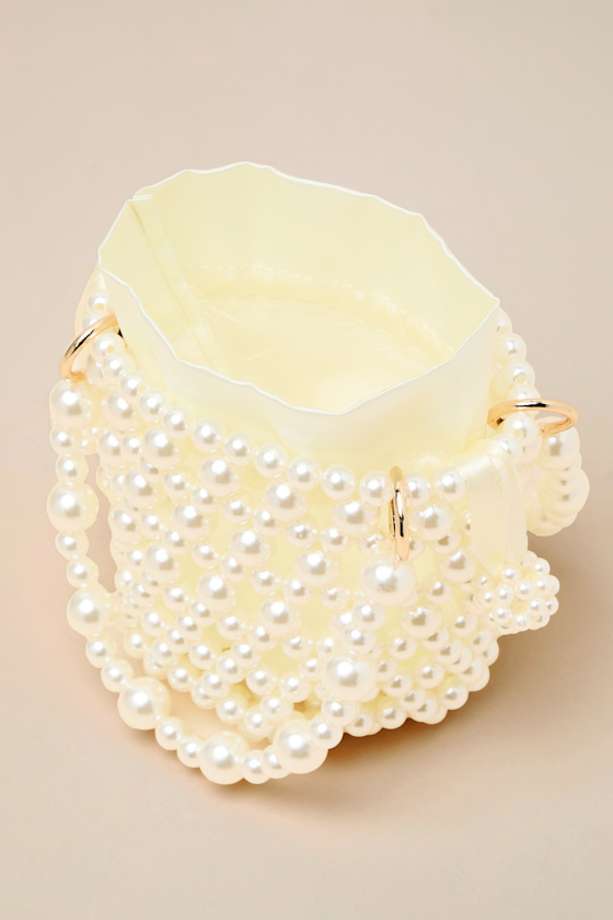 Nicolette White Pearl Crossbody Bucket Bag - thumbnail 4