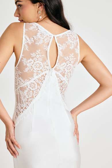 lace maxi dress with open back Open-Back La Femme Long Lace Prom Dress main image 0