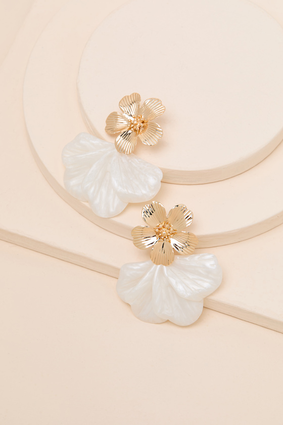 Sheena Ivory Flower Statement Earrings 2