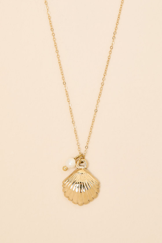 Quinlynn Gold Seashell Pendant Necklace - thumbnail 4