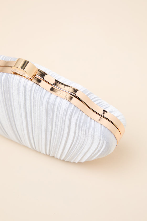 Divan White Pleated Satin Seashell Clutch - thumbnail 5