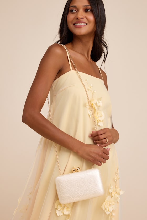Adera Ivory Textured Crossbody Clutch - thumbnail 4
