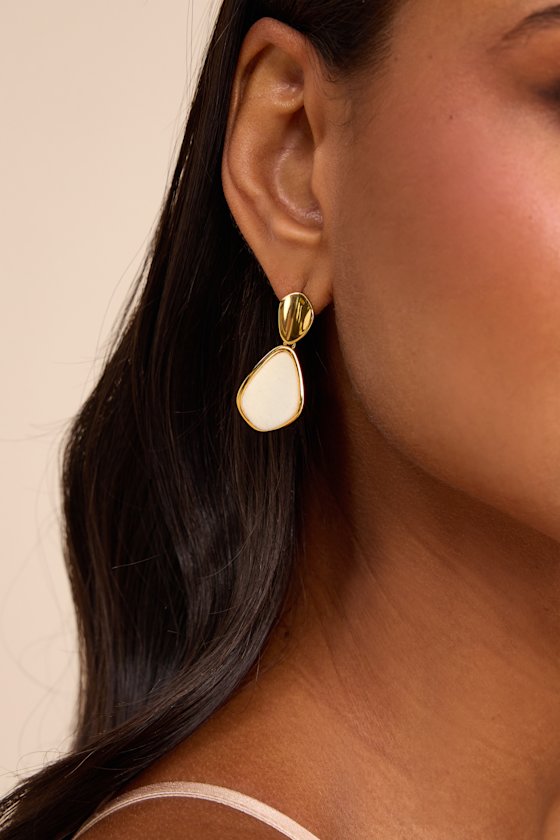 Finnian Ivory Drop Earrings - thumbnail 3