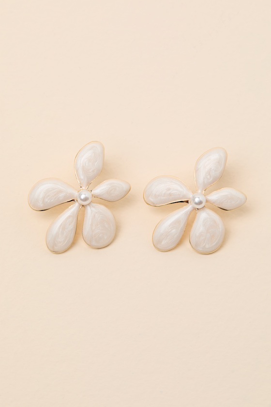 Cary White Pearl Flower Earrings 1