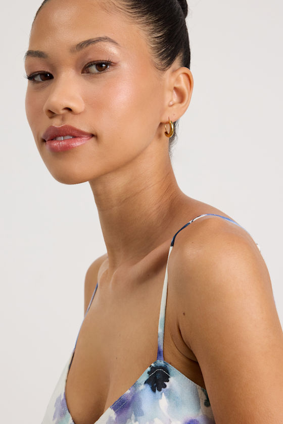 Walker Gold Chunky Hoop Earrings - thumbnail 4