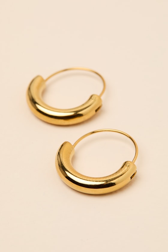 Walker Gold Chunky Hoop Earrings - thumbnail 3