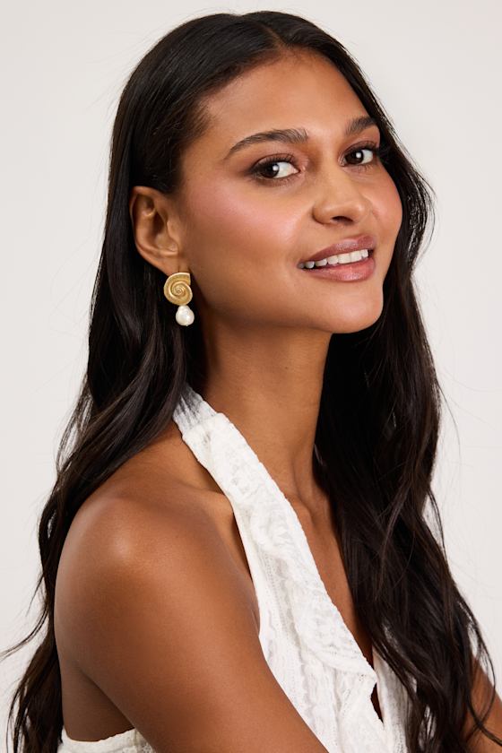 Hazelly Gold Pearl Seashell Earrings - thumbnail 3