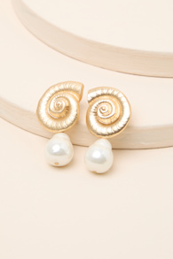 Hazelly Gold Pearl Seashell Earrings 1