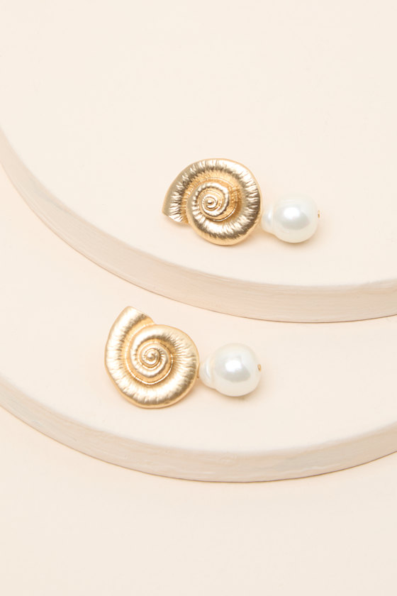 Hazelly Gold Pearl Seashell Earrings - thumbnail 5