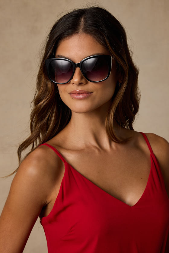 Traya Black Oversized Square Sunglasses - thumbnail 3