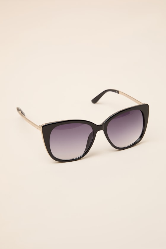 Traya Black Oversized Square Sunglasses - thumbnail 4