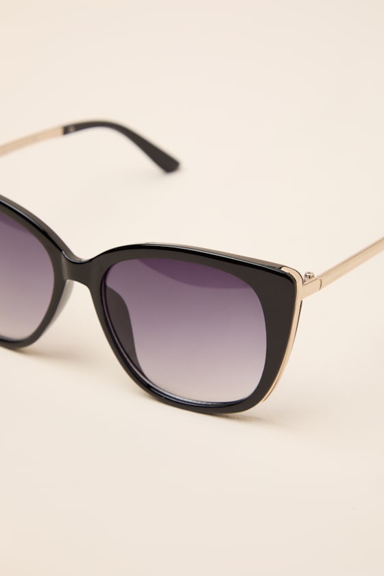 Traya Black Oversized Square Sunglasses - thumbnail 5