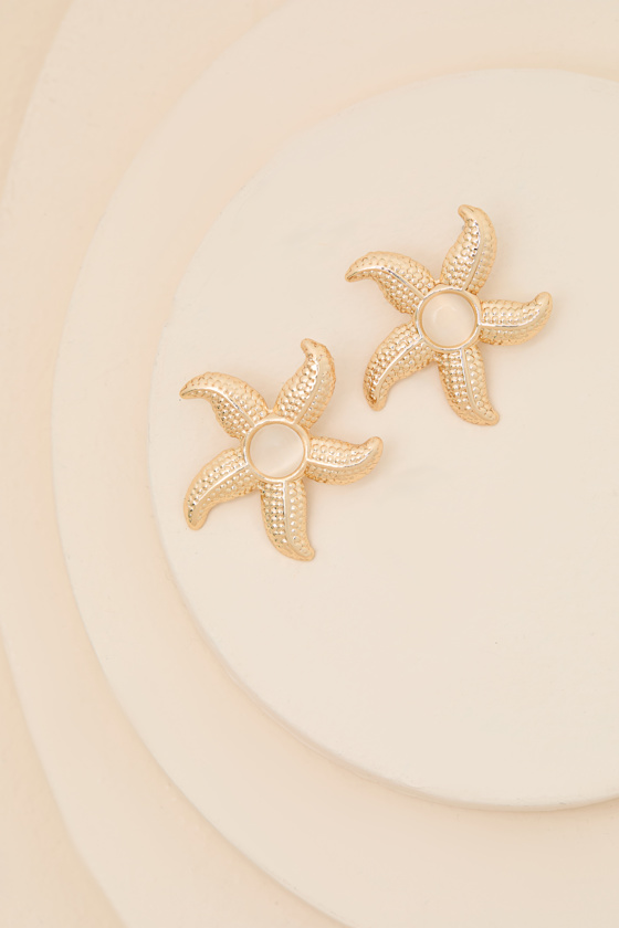 Detta Gold Starfish Earrings - thumbnail 4