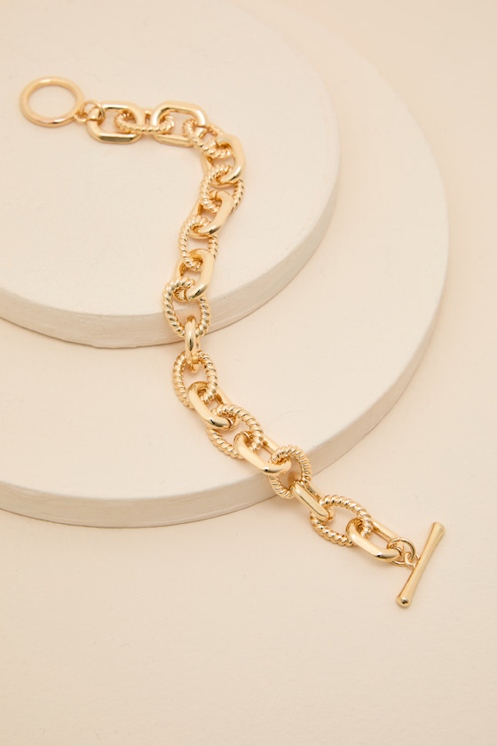 Karla Chain Link Toggle Bracelet - thumbnail 4