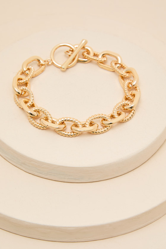 Karla Chain Link Toggle Bracelet - thumbnail 5