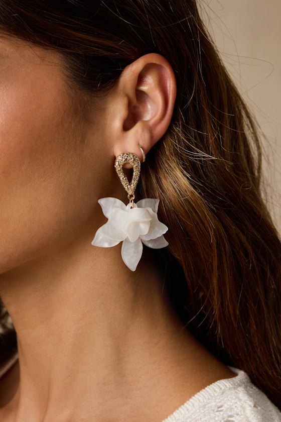 Permelia White Flower Statement Earrings - thumbnail 4