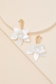 Permelia White Flower Statement Earrings 5