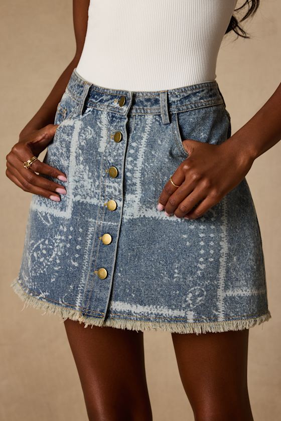Hayzel Light Wash Denim Button-Front Mini Skirt - thumbnail 3