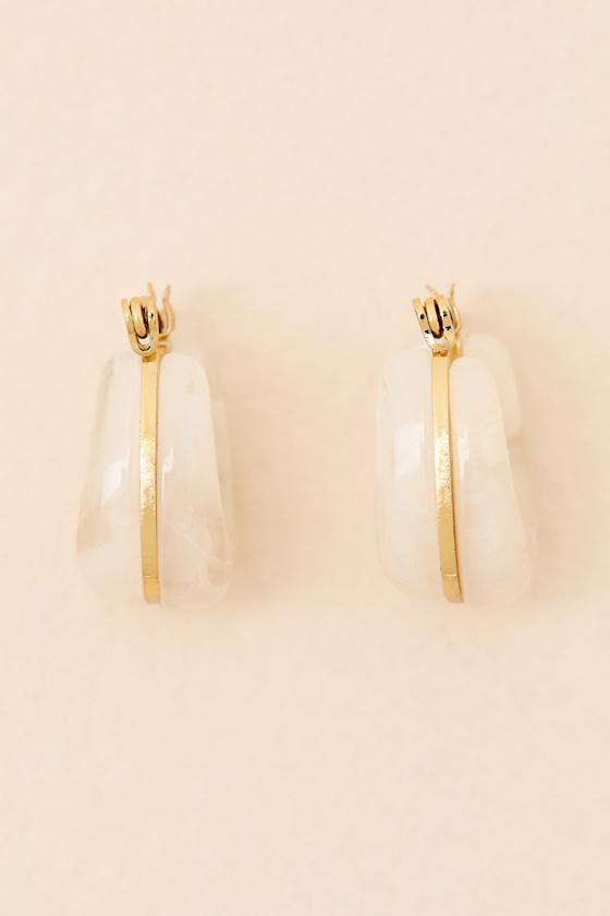 Jayce Beige Marbled Hoop Earrings - thumbnail 5
