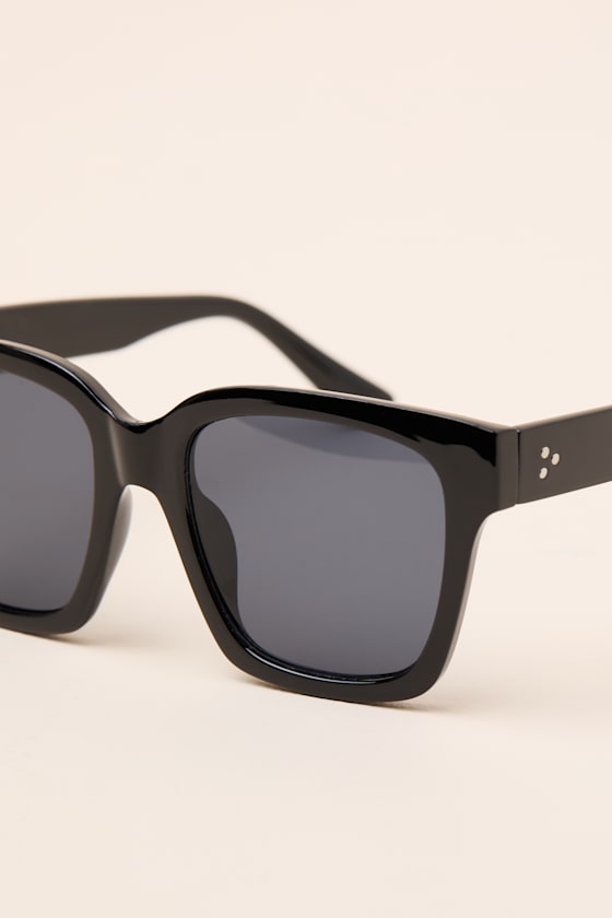Tribeca Black Oversized Square Sunglasses - thumbnail 5