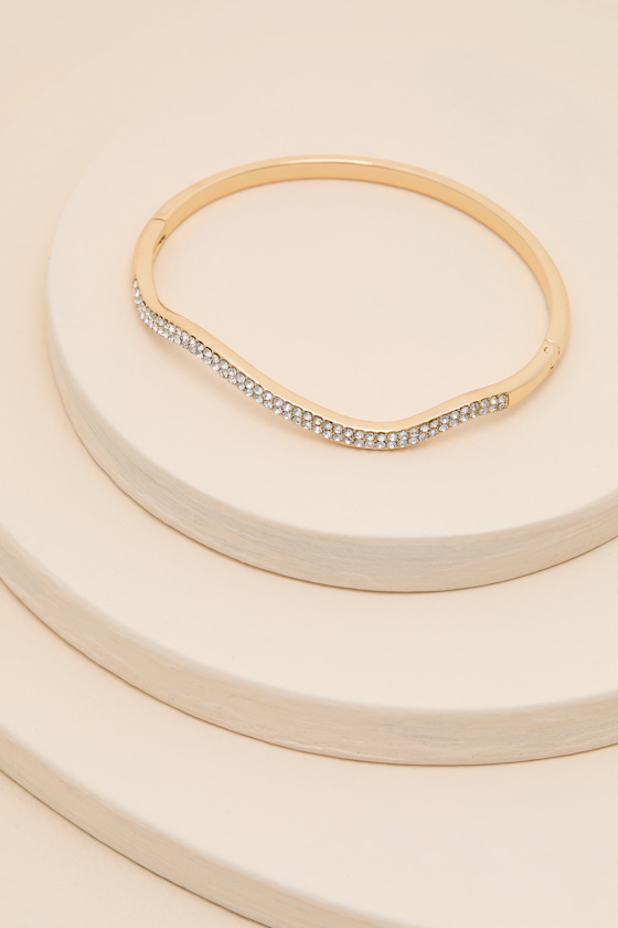 Latana Gold Rhinestone Wavy Bangle Bracelet - thumbnail 4