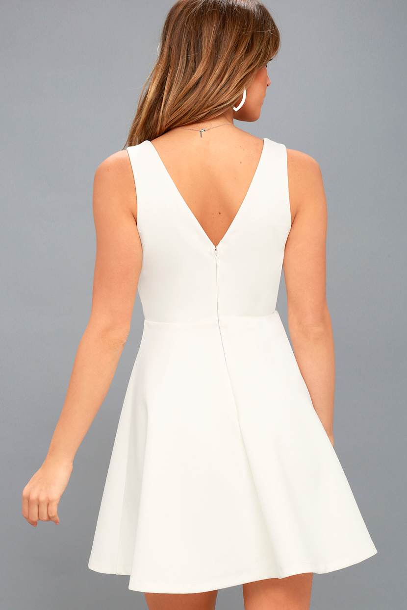 white plunge skater dress boohoo Women's Floral Printed Ruched Plunge Skater Dress