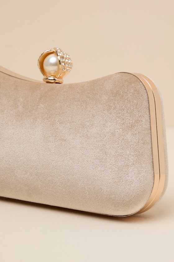 HA-3045-IV: CHAMPAGNE 3