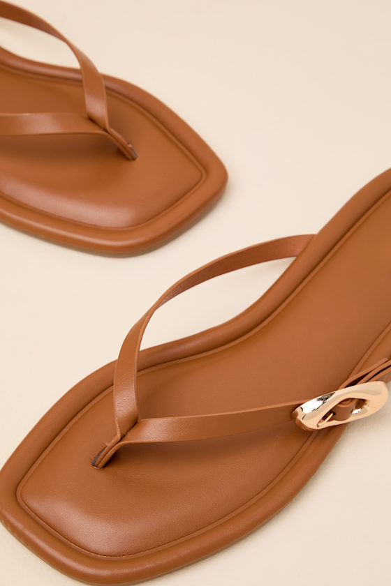 London Camel Buckle Thong Sandals 7