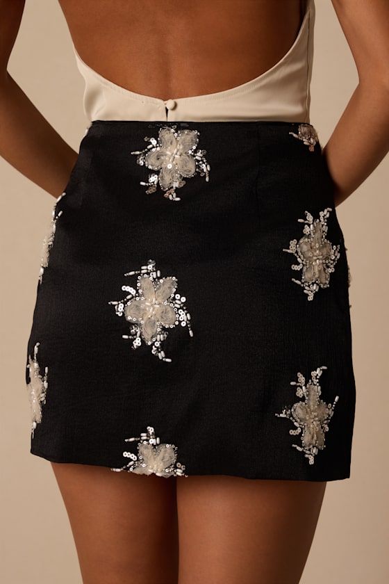 S5526: BLACK/IVORY/SHINY SILVER 2