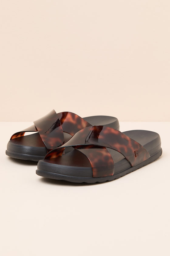 Cozy Cross Black Tortoise Slide Sandals - thumbnail 6