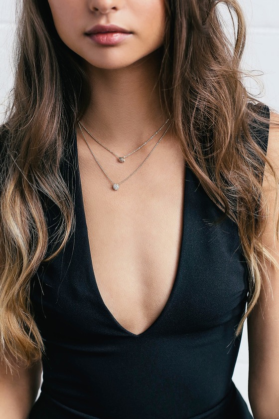 Perfect Necklace Choices for Low Cut Dresses