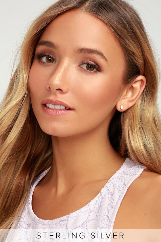 Simple Love Gold Rhinestone Earrings 3