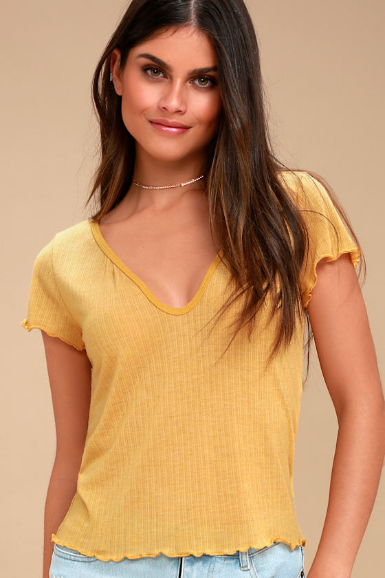 yellow cropped tshirt