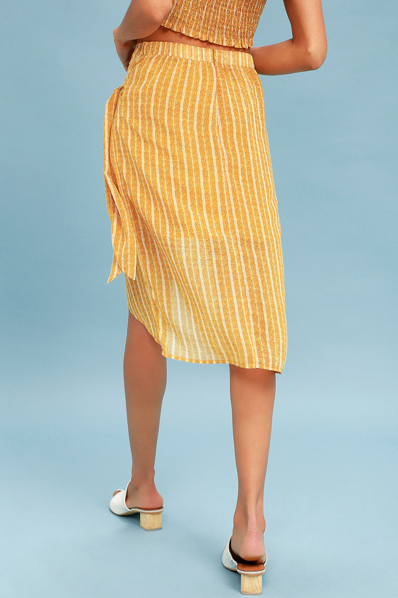 pull and bear white denim skirt