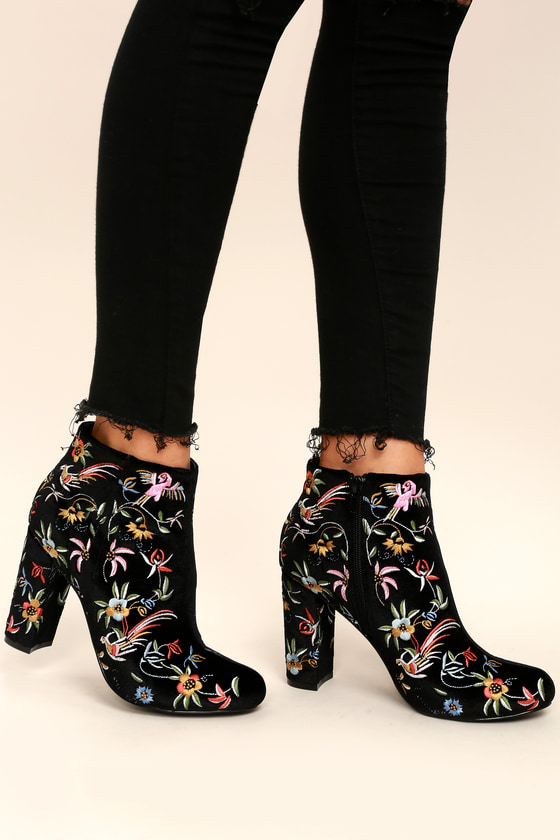 Quetzal Black Velvet Embroidered Ankle Booties