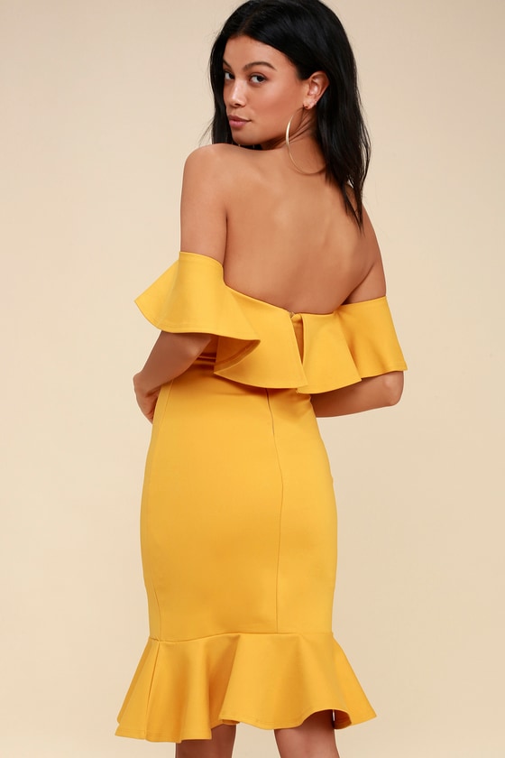 Knotted mustard cut-out party dress for evening events | INVITADISIMA