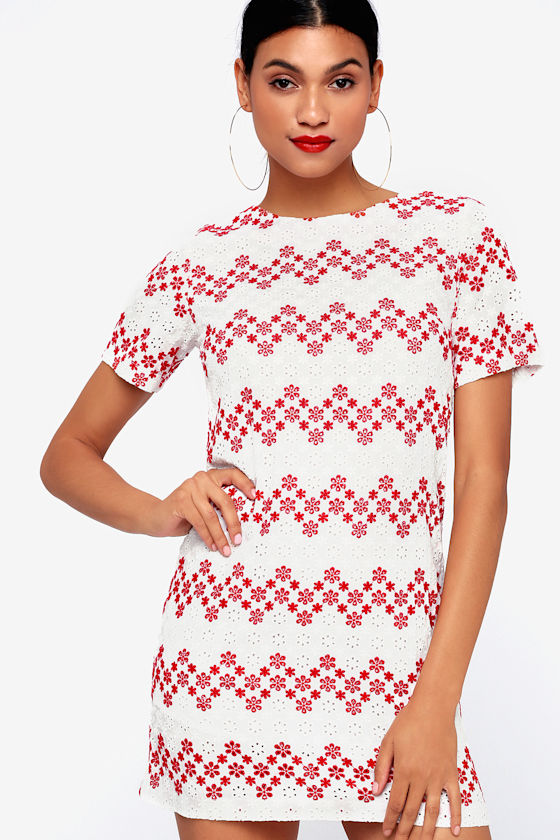 Main Squeeze Red and White Floral Embroidered Shift Dress 2