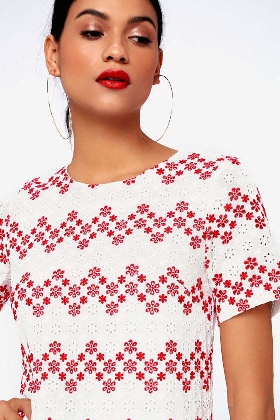 Main Squeeze Red and White Floral Embroidered Shift Dress 5