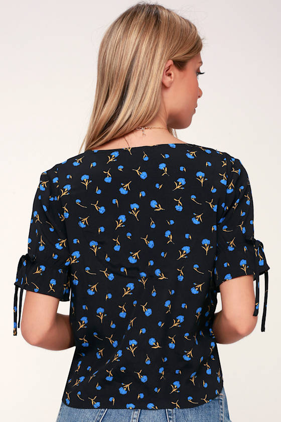 Carrizo Black Floral Print Ruched Short Sleeve Top 4