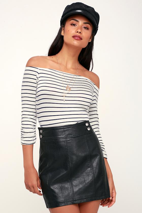 Retro Black Vegan Leather Bodycon Mini Skirt 2
