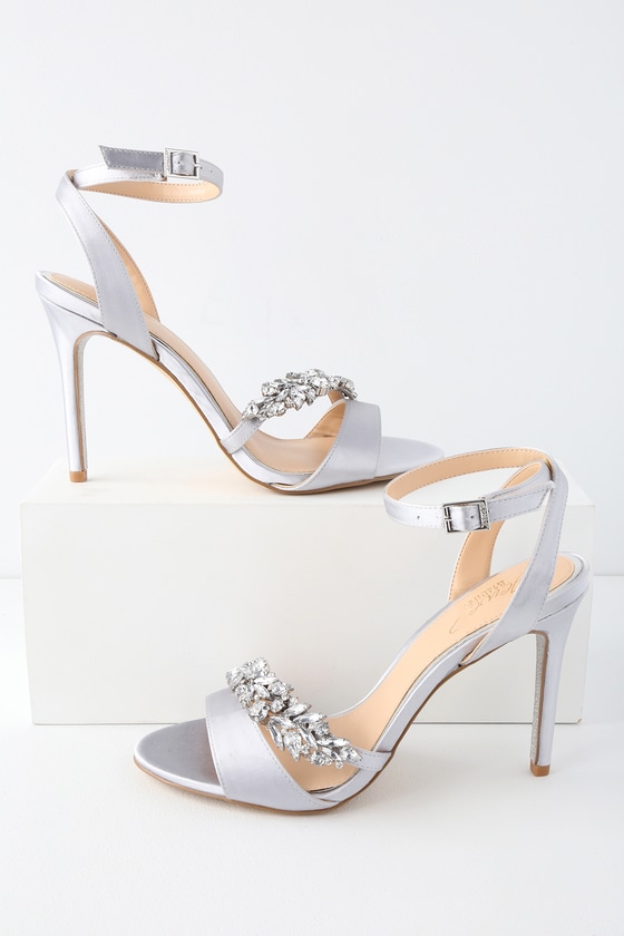 badgley mischka silver heels