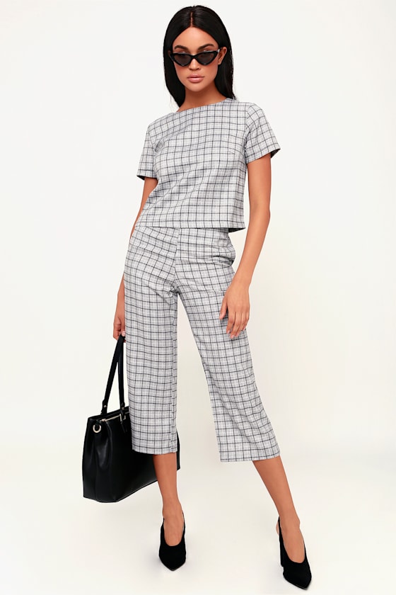 Bet on It Grey and White Plaid Cropped Pants 1
