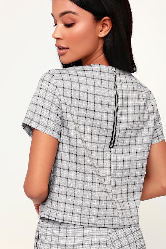 Delightful Grey and White Plaid Short Sleeve Top 4