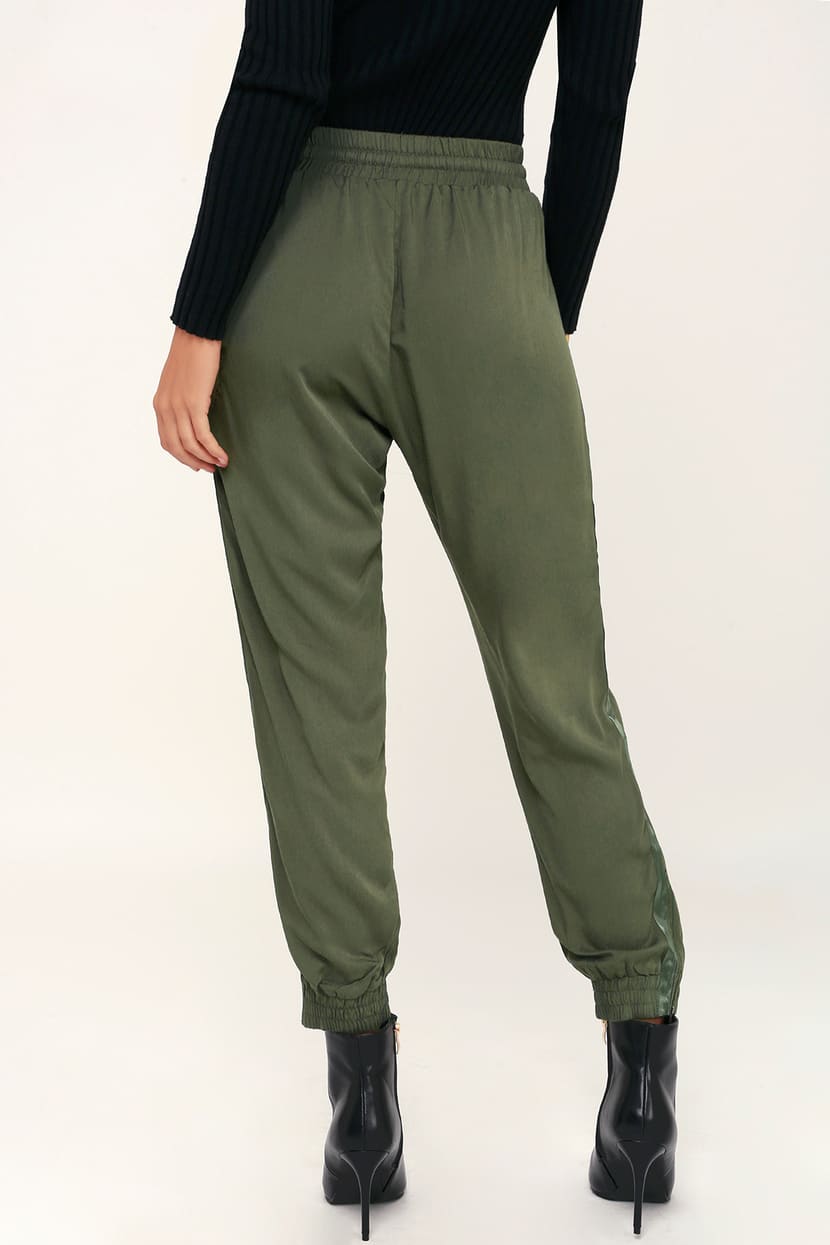Lole Highlands Side-Stripe Olivie Tech Joggers  Upcycle clothes, Olive  green pants, Side stripe