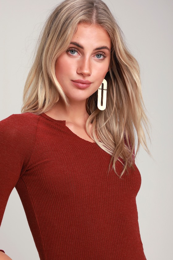 red three quarter sleeve top